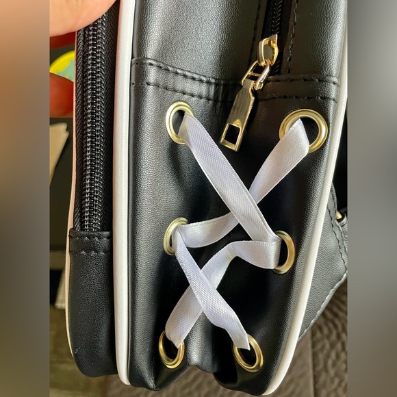 Black Demon Slayer Ita Bag with Accessories - Picture 6 of 6